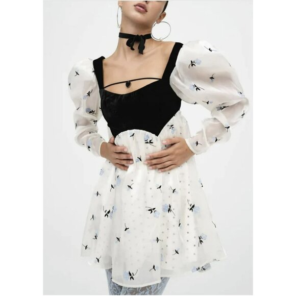 For Love & Lemons Dresses & Skirts - For Love & Lemons Marcella Velvet Puff Sleeve Mini Dress Small NWT